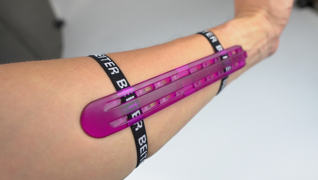 Beiter original arm guard clear violet 2.JPG